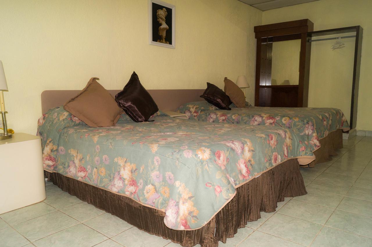 Hotel Grecia Real San Salvador Extérieur photo