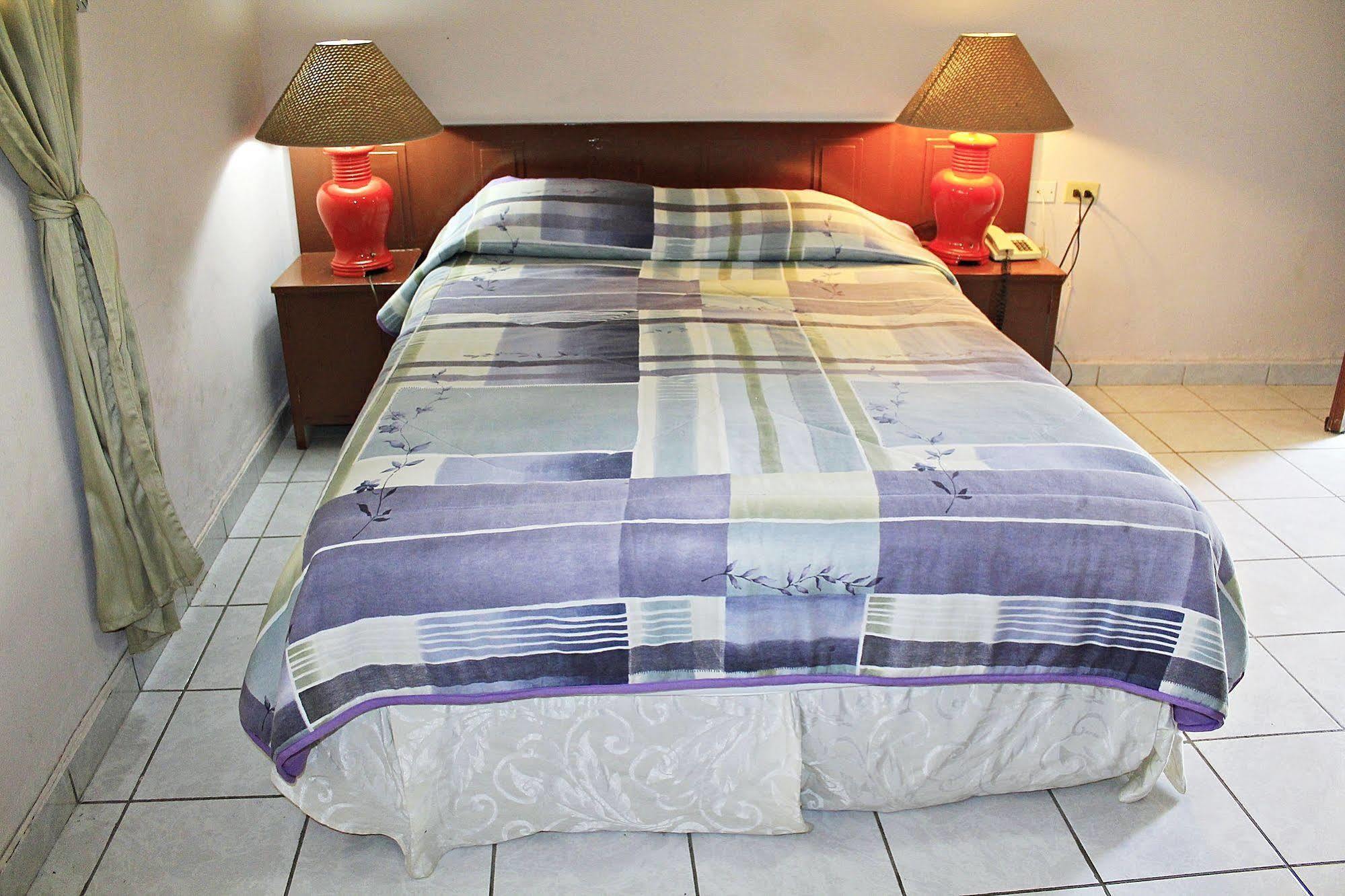 Hotel Grecia Real San Salvador Extérieur photo
